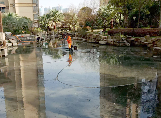 伊州景观池淤泥清理
